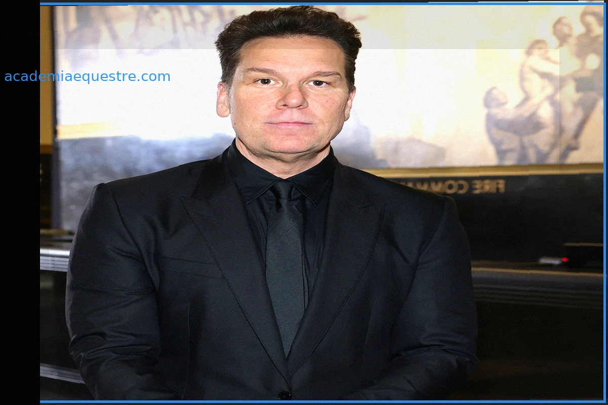 Irmão de Dane Cook Acusado de Roubar US$ 12 Milhões e Esconder em Potes de Molho