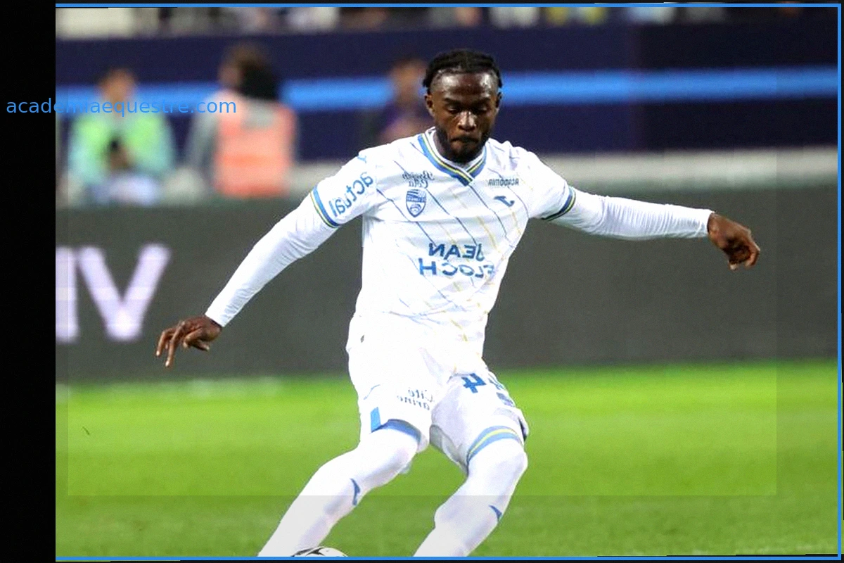 Darlin Yongwa se junta ao Norwich City após deixar o Lorient
