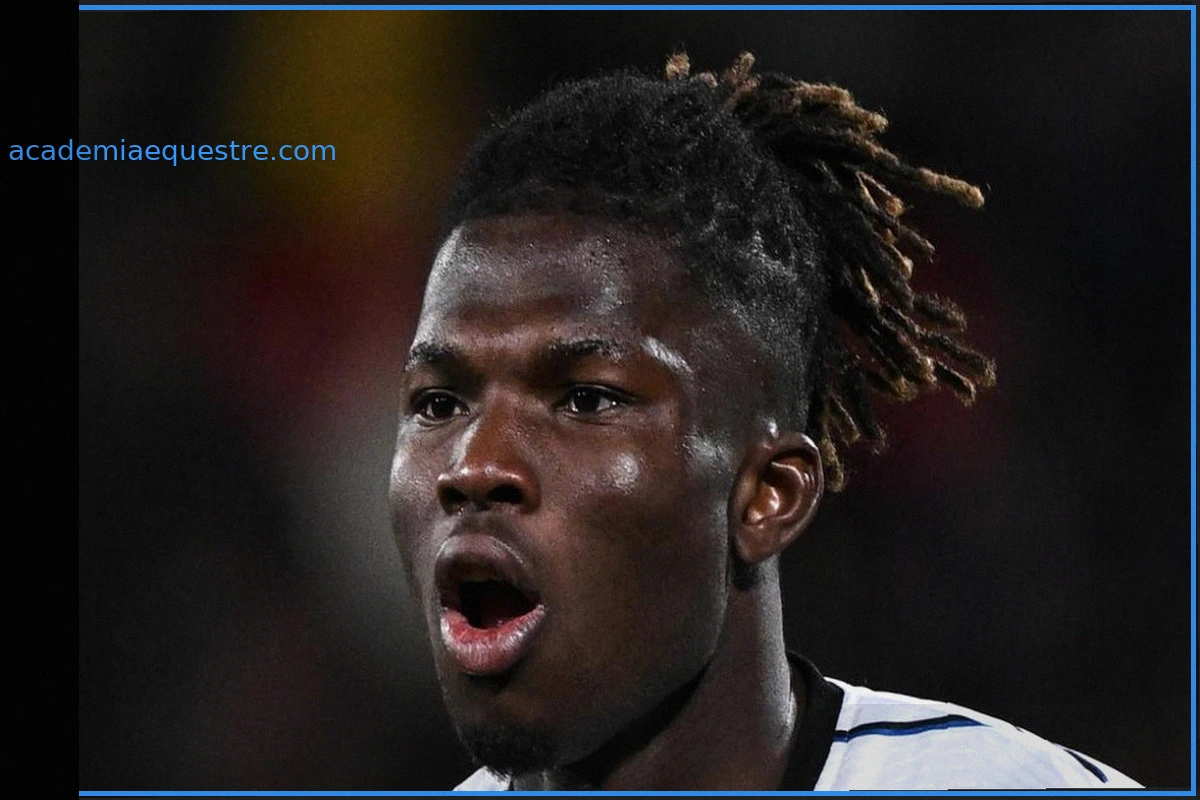 El Bilal Touré: Jogava Escondido na África, Infância Difícil