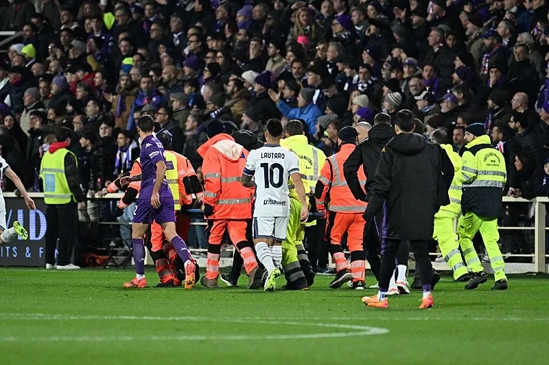 Bove retorna ao estádio da Fiorentina pela primeira vez desde emergência médica