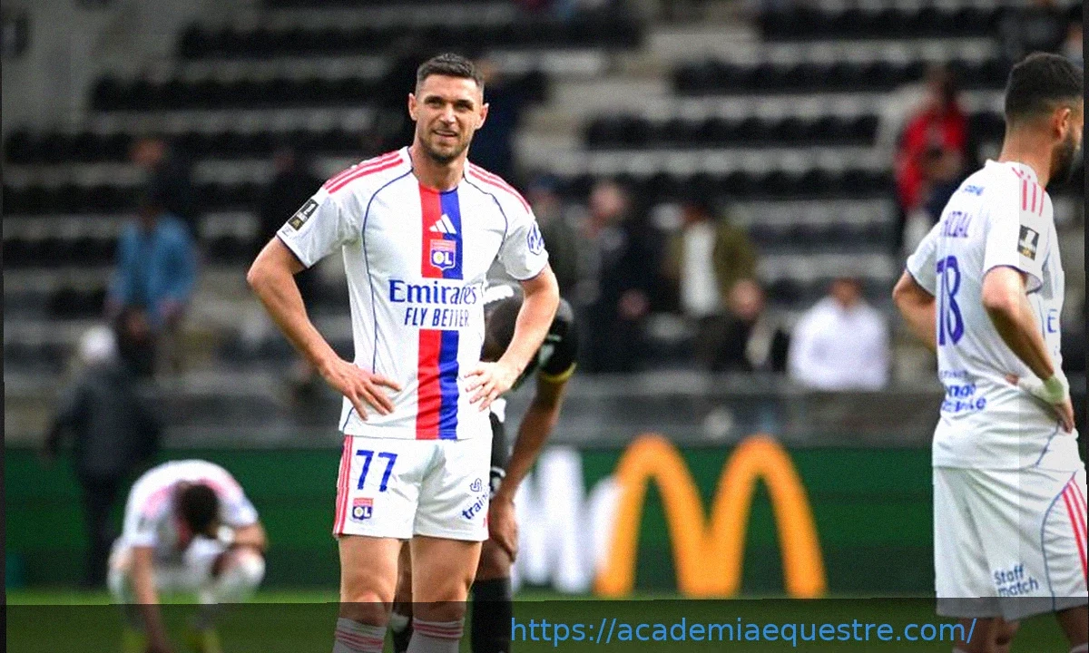 « J’y crois et je dois faire en sorte que les joueurs y croient aussi » : l’OL sous pression après neuf matchs sans succès